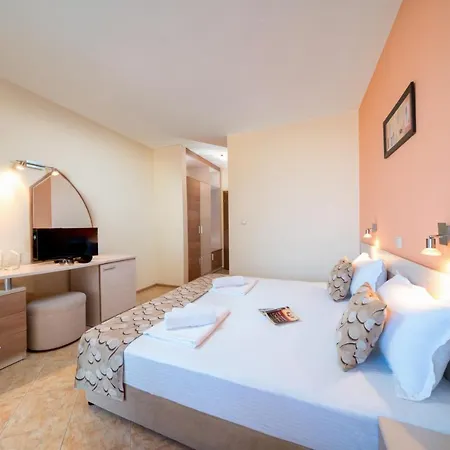 Aurelia Complex 3*