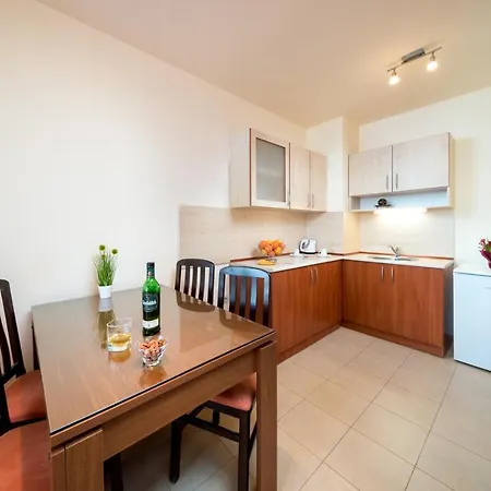 Aurelia Complex 3*